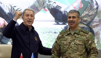 zakir-hesenov-ve-hulusi-akar-herbi-telimi-izleyibler